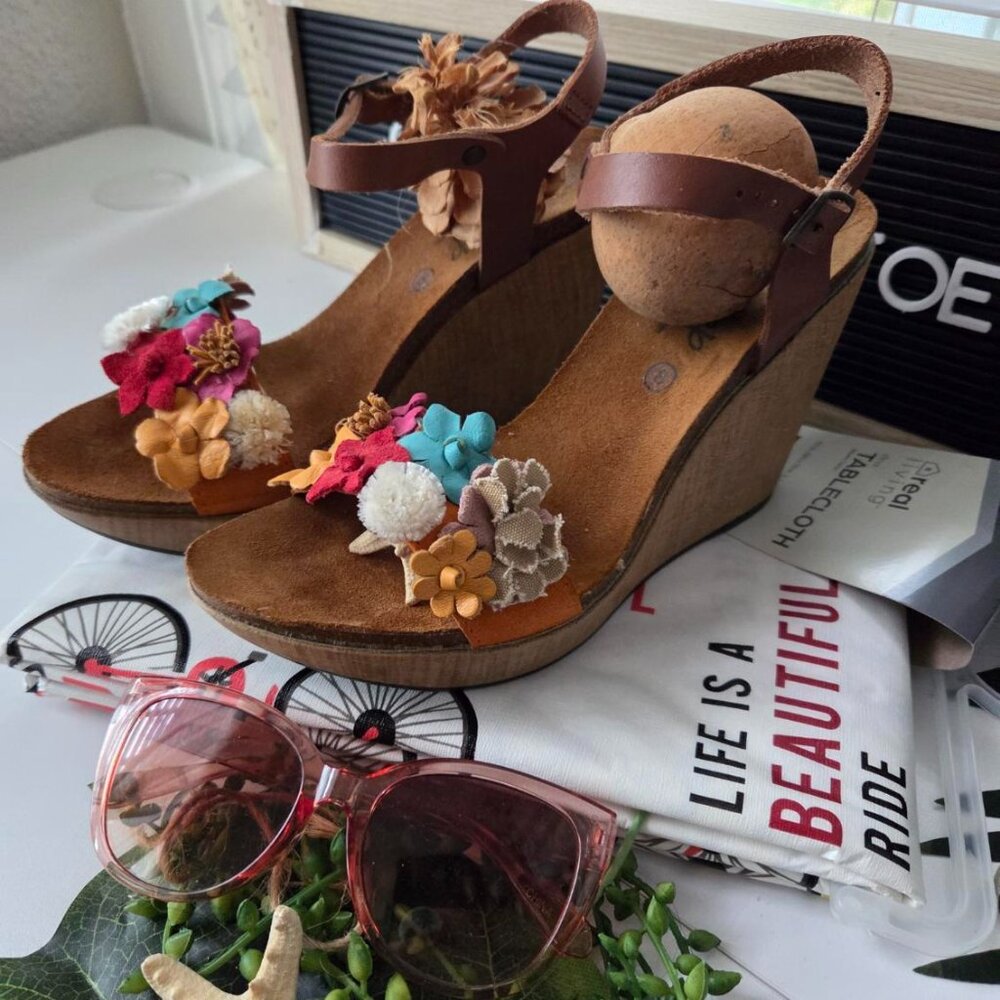 Biostep I Made in Spain Leather and Cork Wedge with floral strap Size 8 NWOT
